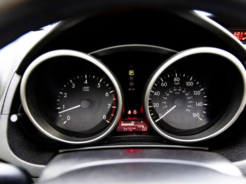 Used 2012 MAZDA MAZDA5 Sport image 32