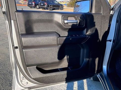 Used 2023 Chevrolet Silverado 1500 Custom image 9