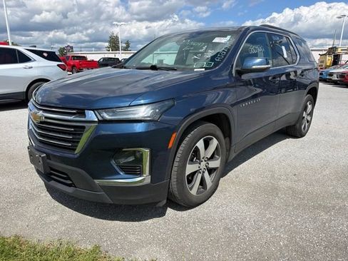 Used 2023 Chevrolet Traverse LT w/ LT Premium Package AWD/4WD image 3