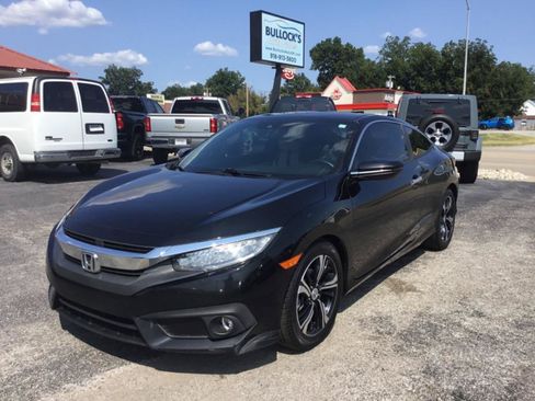 Used 2017 Honda Civic Touring image 1