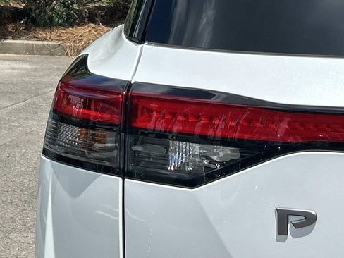 New 2026 Nissan Pathfinder SV w/ SV Premium Package FWD image 12