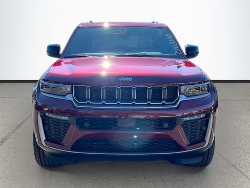 New 2026 Jeep Grand Cherokee Limited w/ Luxury Tech Group II RWD image 2