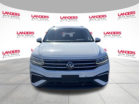 Used 2024 Volkswagen Tiguan SE AWD/4WD image 8