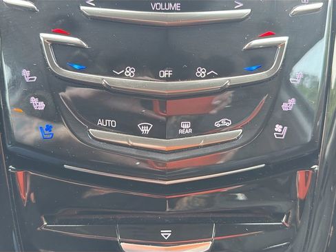 Used 2019 Cadillac Escalade ESV Luxury AWD/4WD image 17