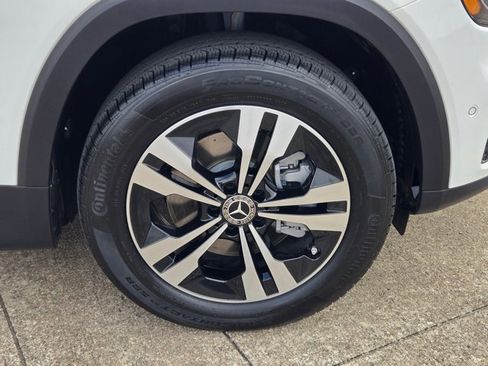 Used 2025 Mercedes-Benz GLB 250 4MATIC image 24