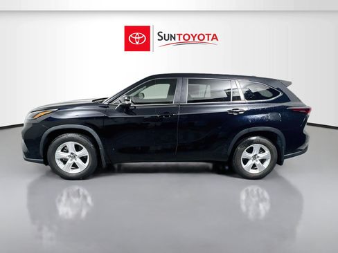 Used 2024 Toyota Highlander LE FWD image 7