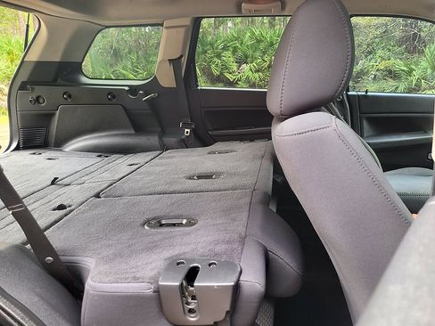 Used 2010 Jeep Grand Cherokee Laredo image 21