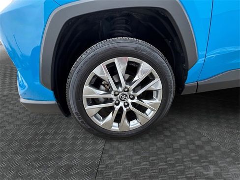 Used 2020 Toyota RAV4 XLE Premium image 13