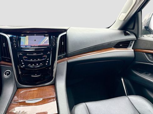 Used 2018 Cadillac Escalade Premium Luxury AWD/4WD image 25