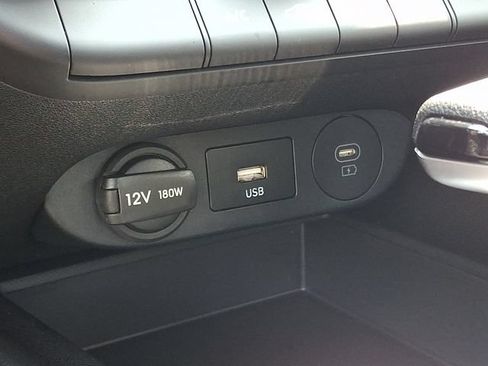 Certified 2025 Hyundai Elantra SE w/ Cargo Package FWD image 16
