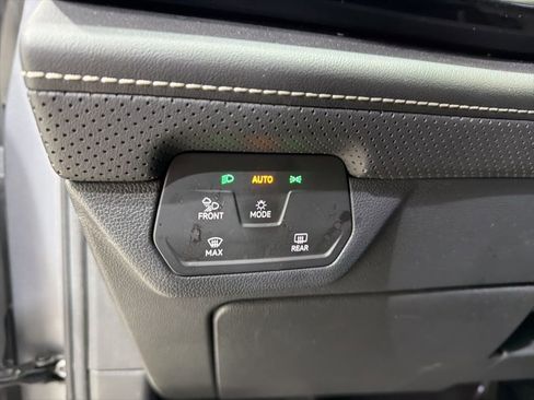 Used 2024 Volkswagen Atlas SE FWD image 12
