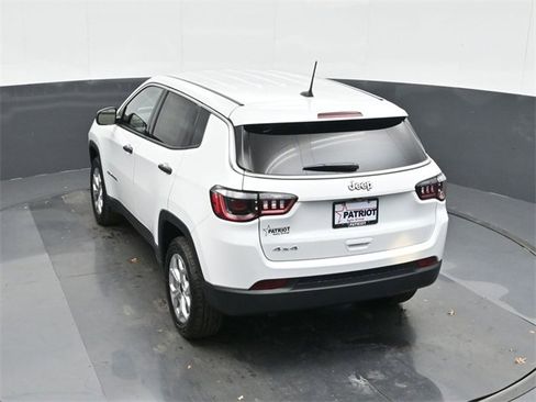 Used 2025 Jeep Compass Sport image 27