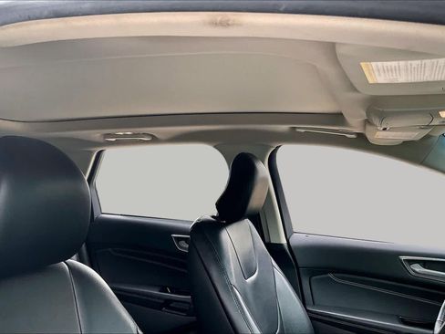 Used 2019 Ford Edge Titanium w/ Cold Weather Package AWD/4WD image 14