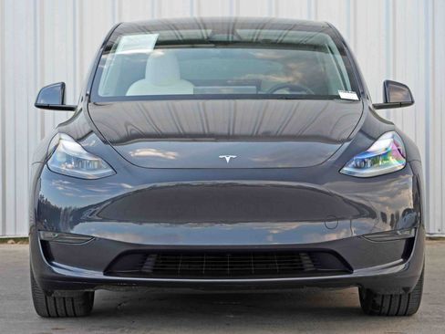 Used 2024 Tesla Model Y Long Range AWD/4WD image 7