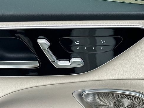 Used 2025 Mercedes-Benz C 300 4MATIC Sedan image 12