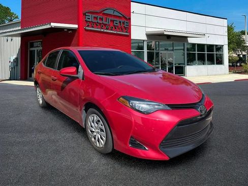 Used 2018 Toyota Corolla LE FWD image 2