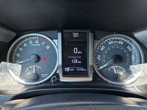 Used 2017 Toyota Tacoma Limited w/ Tow Package AWD/4WD image 18
