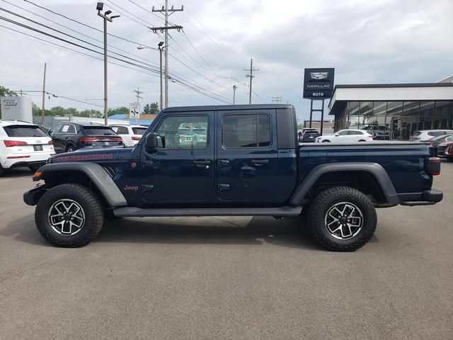 Used 2025 Jeep Gladiator Rubicon w/ Safety Group AWD/4WD image 7