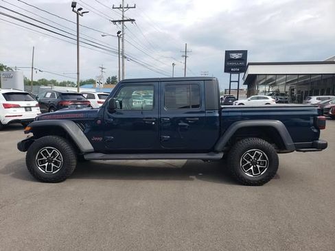 Used 2025 Jeep Gladiator Rubicon w/ Safety Group AWD/4WD image 7