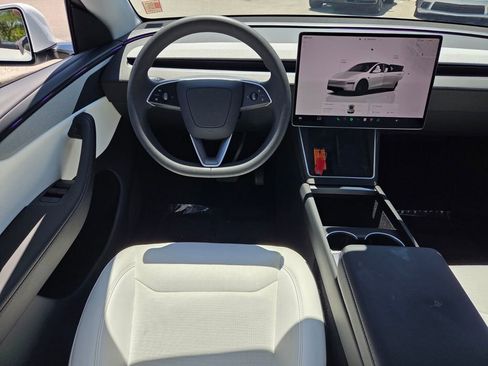 Used 2026 Tesla Model Y 2WD image 9