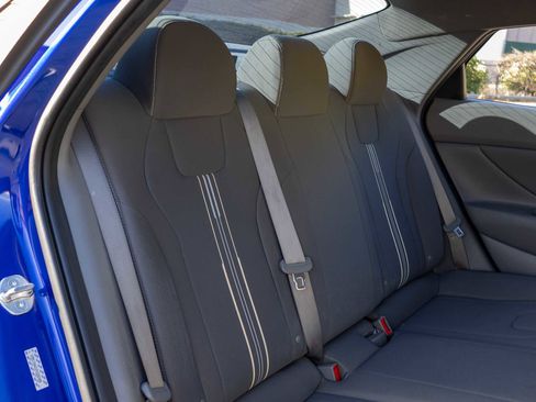 Used 2023 Hyundai Elantra SEL w/ Convenience Package image 19