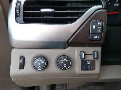 Used 2020 Chevrolet Suburban LT w/ Luxury Package image 17