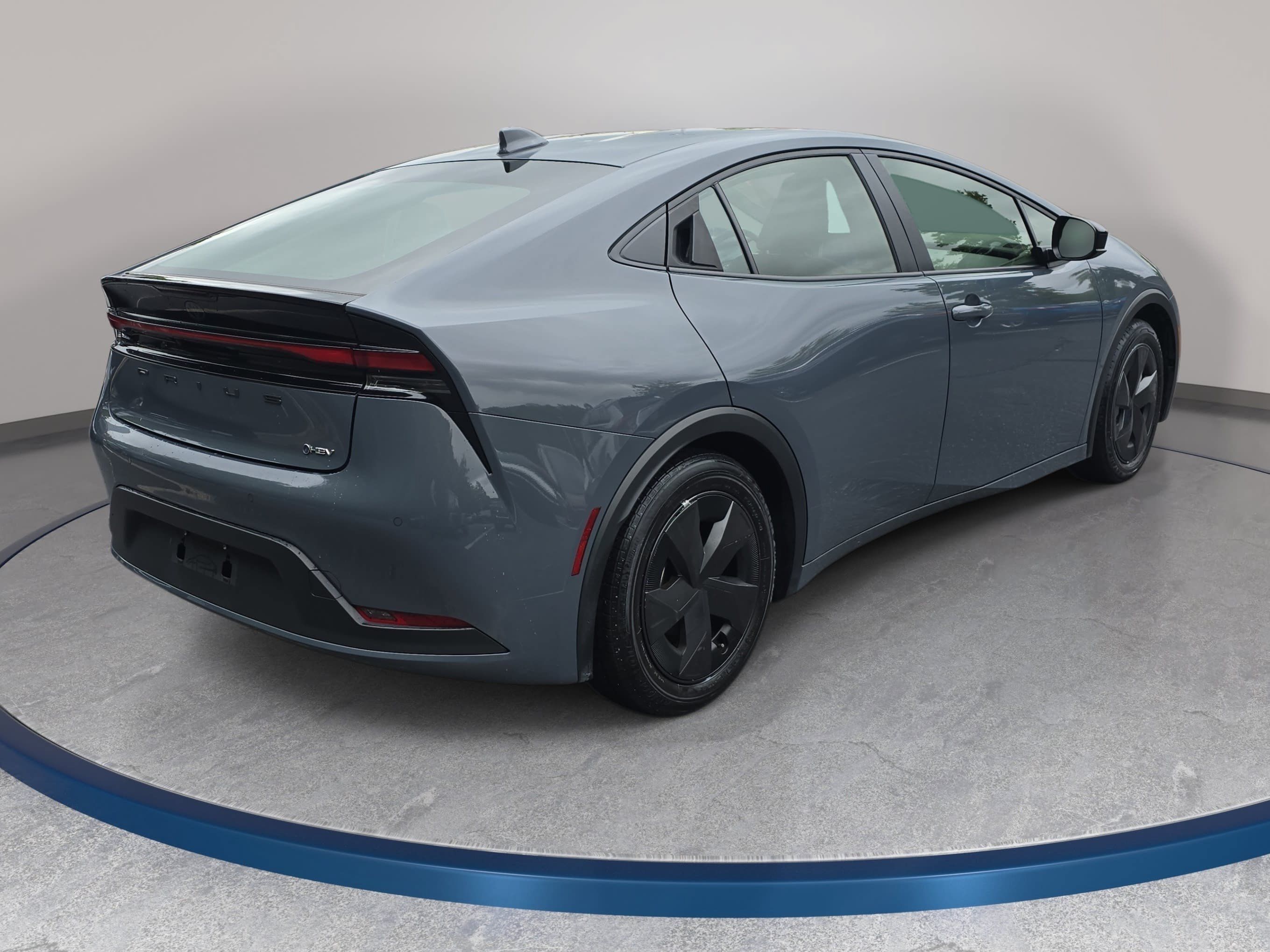 Used 2025 Toyota Prius LE FWD image 5
