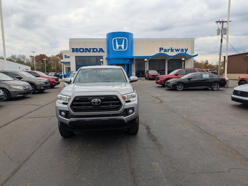 Used 2019 Toyota Tacoma SR w/ SR Convenience Package image 8
