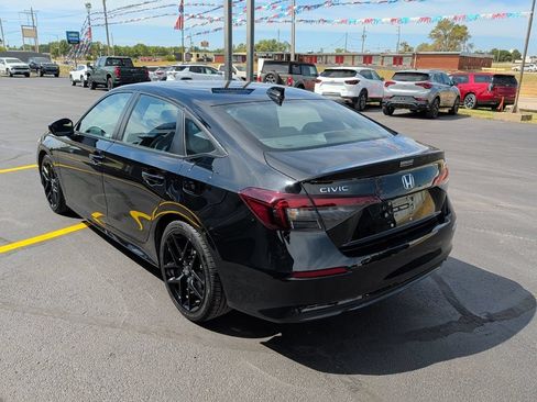 Used 2025 Honda Civic Sport image 4