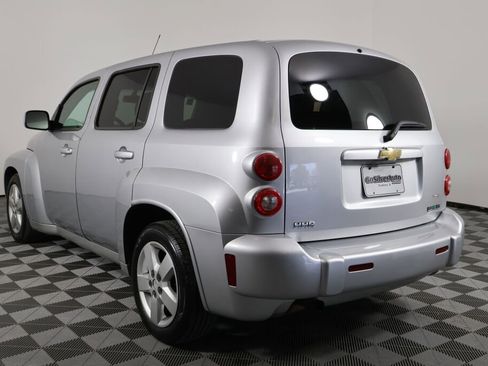 Used 2010 Chevrolet HHR LT image 4