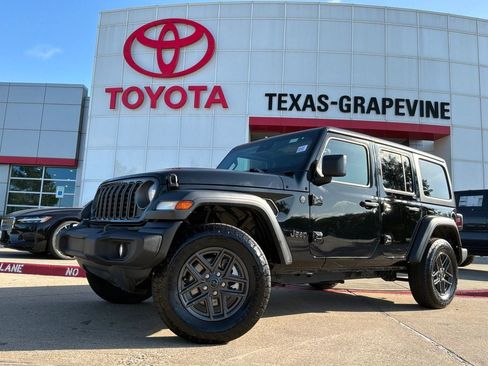 Used 2025 Jeep Wrangler Unlimited Sport AWD/4WD image 2