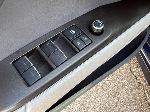 Used 2022 Toyota Camry XSE FWD image 15