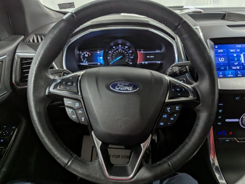 Used 2020 Ford Edge Titanium w/ Equipment Group 301A AWD/4WD image 17