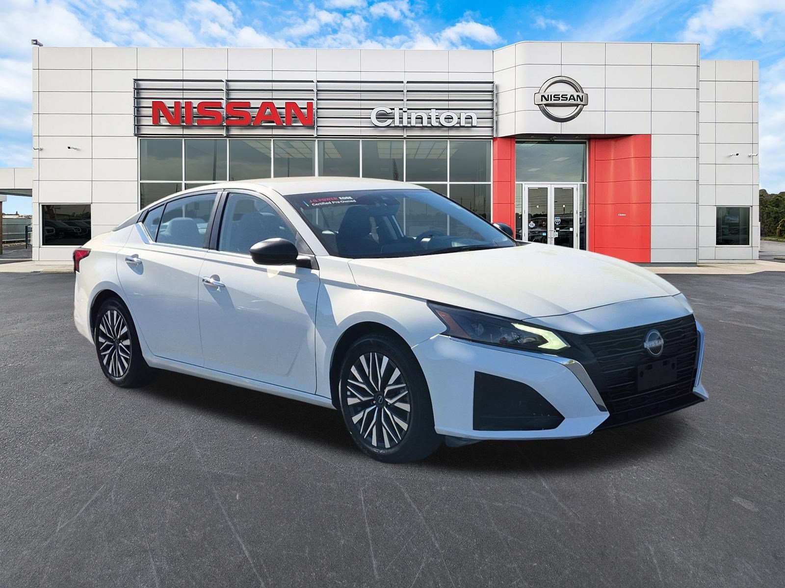 Used 2025 Nissan Altima 2.5 SV FWD image 1