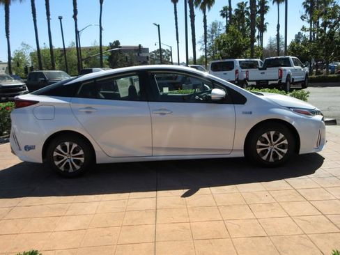 Used 2021 Toyota Prius Prime LE image 5