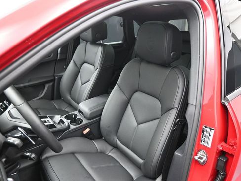 New 2026 Porsche Macan image 5