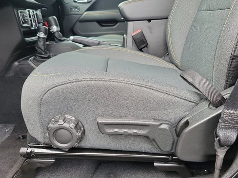 New 2025 Jeep Wrangler Unlimited Sahara AWD/4WD image 13
