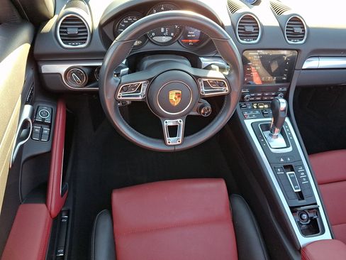 Used 2024 Porsche 718 Boxster image 10