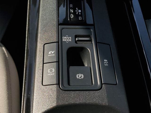 Used 2024 Toyota Prius LE FWD image 31