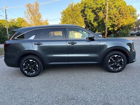 Certified 2025 Kia Sorento S AWD/4WD image 8