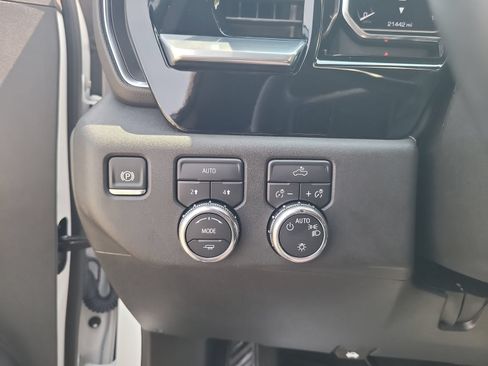 Used 2025 GMC Sierra 1500 SLE AWD/4WD image 17