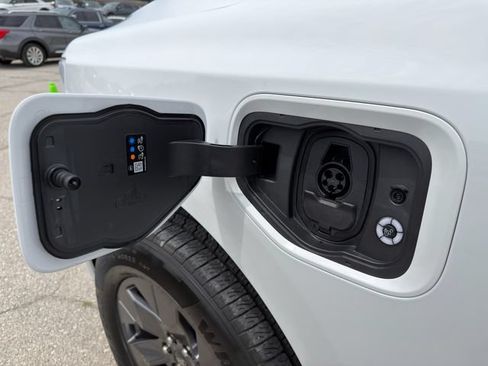Used 2025 Ford F150 Lightning Lariat AWD/4WD image 15
