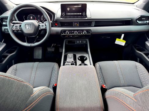 Used 2025 Honda Pilot Sport image 20