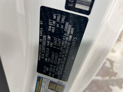 Used 2023 Kia Carnival LX image 27