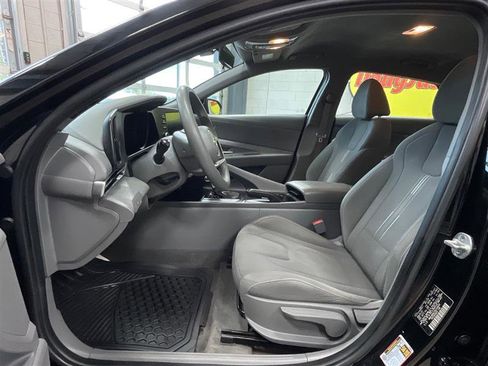 Used 2022 Hyundai Elantra SEL image 10