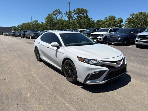 Used 2023 Toyota Camry XSE FWD image 4