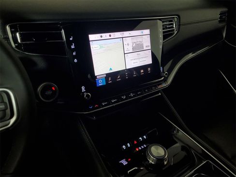 Used 2023 Jeep Wagoneer 4WD image 18