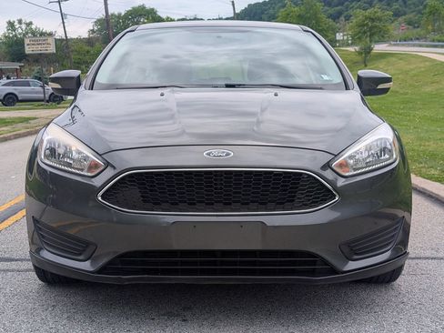 Used 2017 Ford Focus SE w/ Cold Weather Package FWD image 11