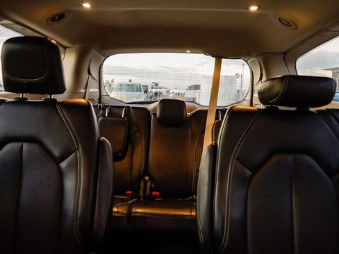 Certified 2024 Chrysler Pacifica Touring-L image 27