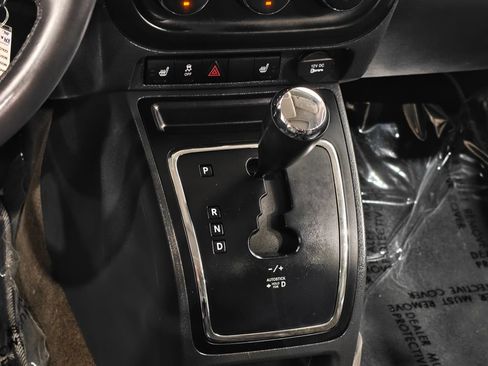 Used 2016 Jeep Patriot High Altitude AWD/4WD image 8